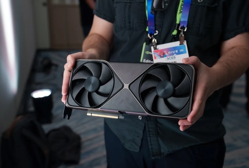 Опубликованы подробные фото GeForce RTX 5090 Founders Edition — мощной и компактной